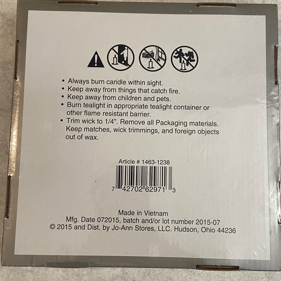 Bundle of candles: 2 Metallic 4" Pillar Candles, and 50 White Tealights. NEW! - Picture 7 of 7